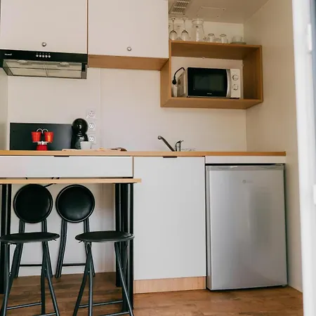 אתר קמפינג La Sirena ל'אסטרטיט