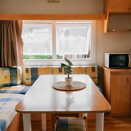 אתר קמפינג La Sirena ל'אסטרטיט